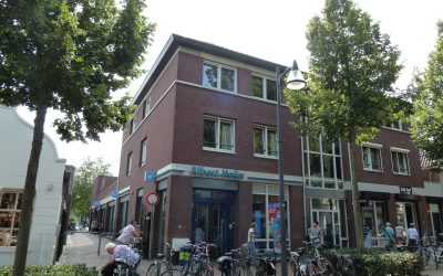 Te huur in hartje centrum Oisterwijk: per lift bereikbaar modern, sfeervol 3-kamerappartement met zonnig balkon en bergzolder.