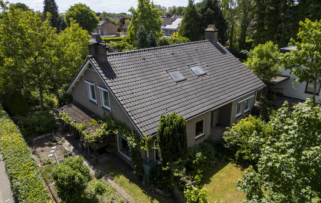Vrijstaande semibungalow: levensbestendig wonen in het mooie dorp Esch.
