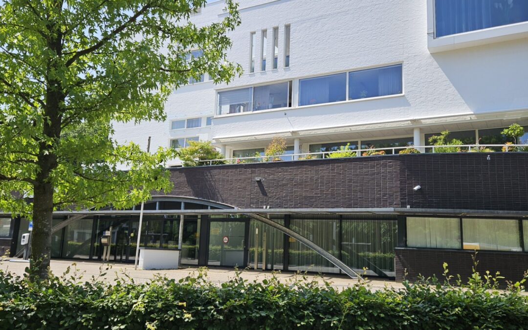 TE HUUR: Luxueus 4-kamerappartement (138 m2) met 2 parkeerplaatsen, royaal dakterras (45m2) en berging in Residentie “DE HORST” te Kaatsheuvel.