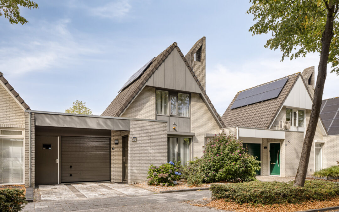 Levensloopbestendig wonen (semibungalow) op een mooie locatie in Oisterwijk. Spreeuwenburgerweg 15.