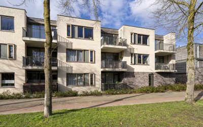 OPEN HUIS VRIJDAG 10 APRIL VAN 14:00-15:30 UUR . Fijn gelijkvloers wonen in sfeervol en ruim 3-kamerappartement gelegen aan een groen park in Goirle